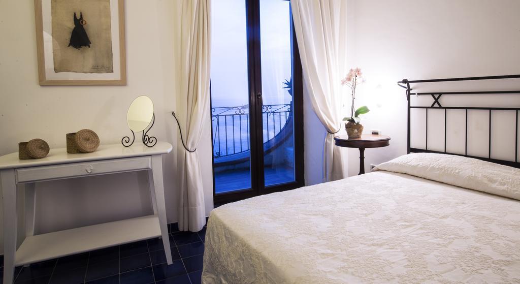 翁贝托阿迈尔酒店 Forio di Ischia 客房 照片